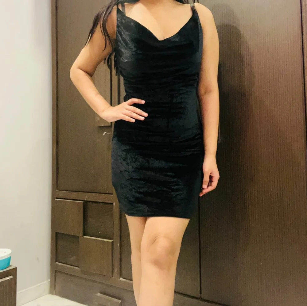 Black velvet cowl neck dress - Picture 3 of 4